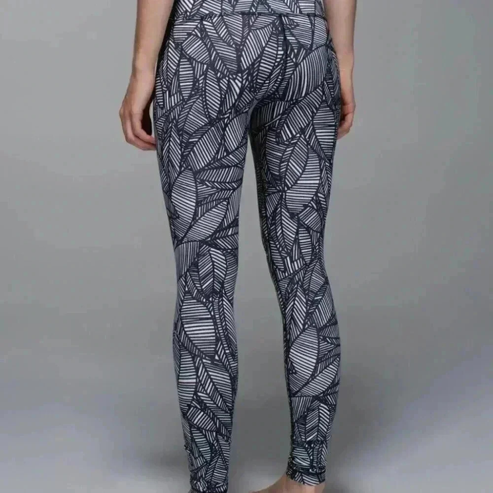 Lululemon wunder under black white  athletic casual banana leaf crop legging 4